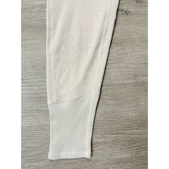 Alo Yoga Lounge Leggings Oatmeal Small EUC Neutral Gym Athleisure Alosoft 7/8 - Picture 8 of 14
